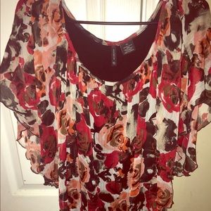 XL BLOUSE . Never worn really cute. Oversized .