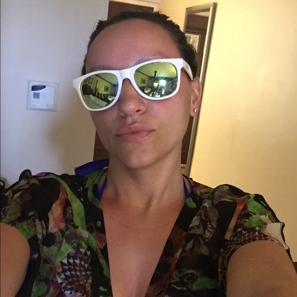 Meet your Posher, Sandra - Picture 2 of 3