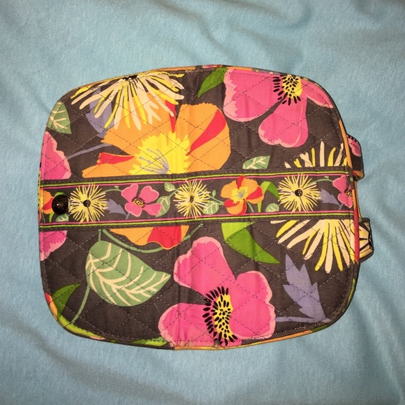 Vera Bradley wallet in jazzy bloom print