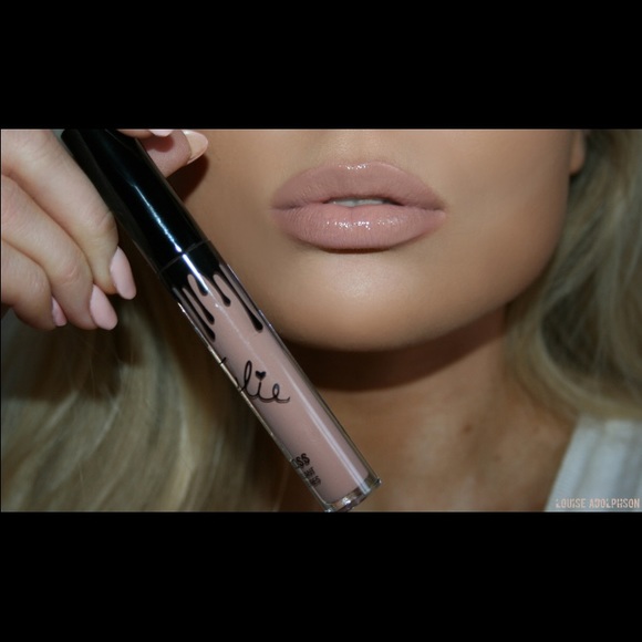Kylie Jenner "so cute" lipgloss