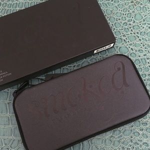 Urban Decay Zippered Smoked Eyeshadow Palette