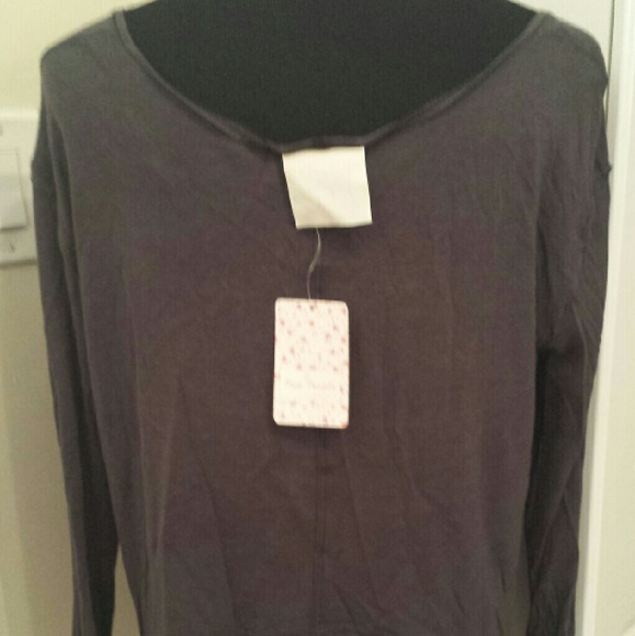 NWT Free People Long Sleeved V Neck Top - Picture 2 of 4