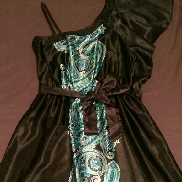 Knee-length dress