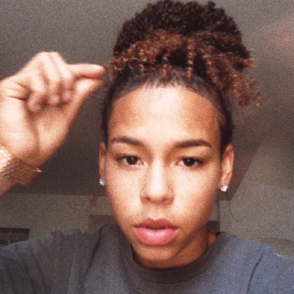 Meet your Posher, Joelley - Picture 1 of 4