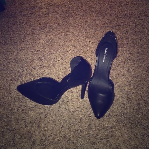 Black Pointed Toe Pumps
