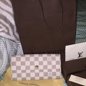 💯Authentic Louis Vuitton Sarah Wallet in DA