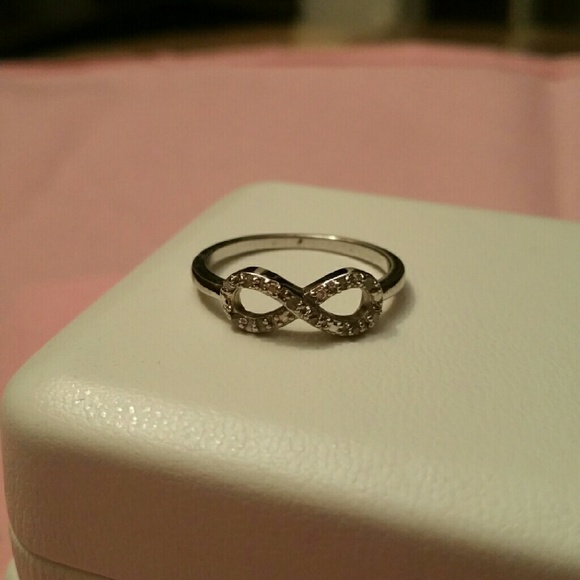 Sterling silver diamond accent ring size 9