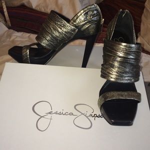 Jessica Simpson platinum metallic heels