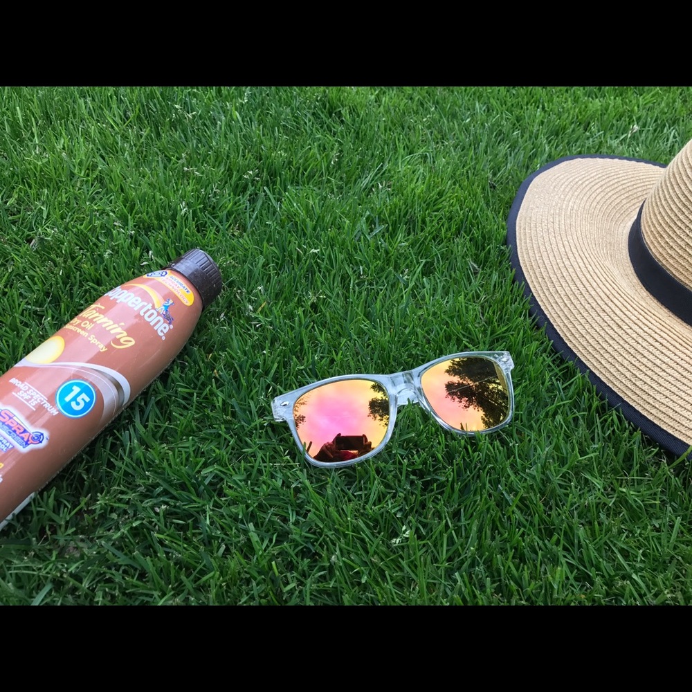 ☀️Wayfarer Sunglasses with Case☀️