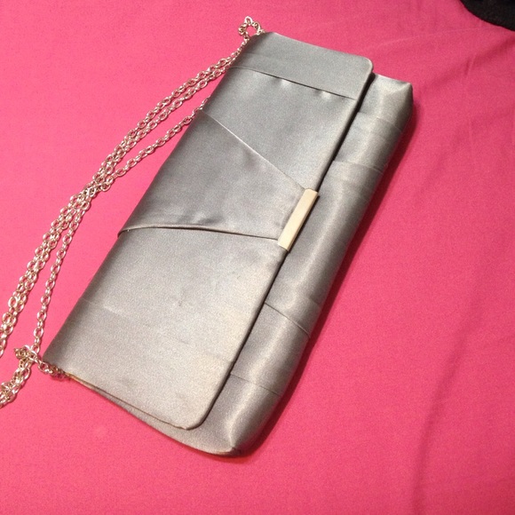 Silver/gray clutch
