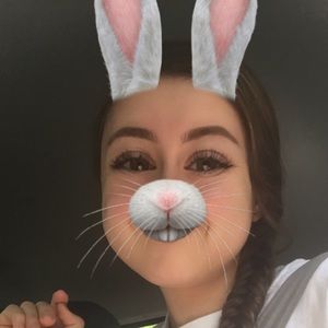 Meet your Posher, Carlye