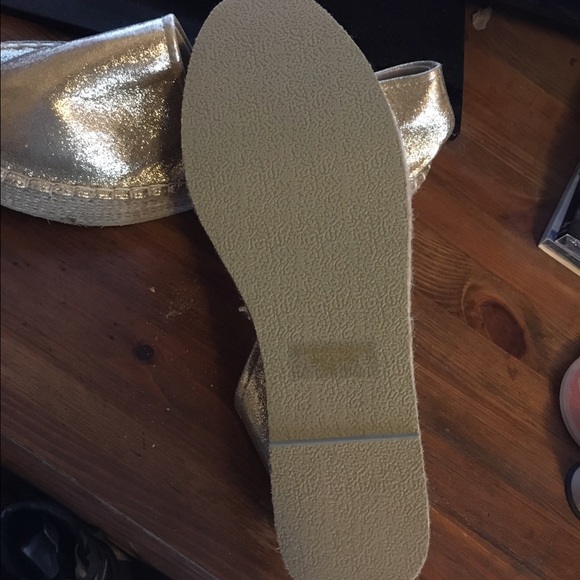 Wild Diva Gold Flatform Espadrilles 10M - Picture 3 of 4