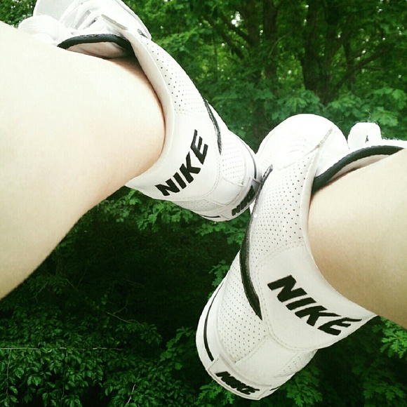 Nike Shoes - Nike BRS High Top Sneakers Women's 8