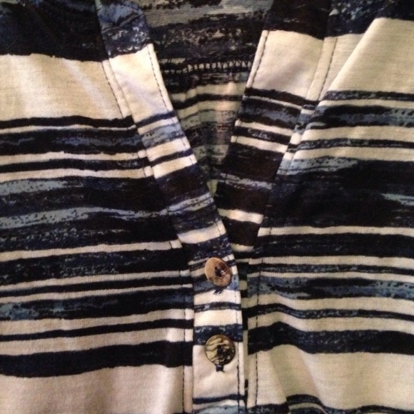 SALE 🎀 Classic Blue & White with an Update - Picture 4 of 4