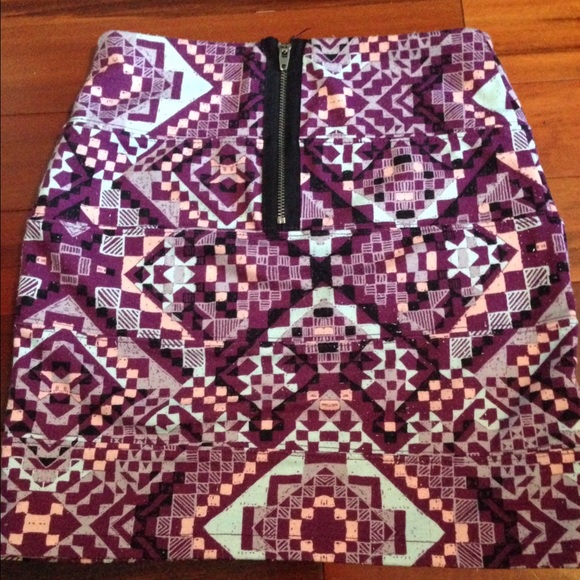 Tribal or aztec skirt - Picture 2 of 3