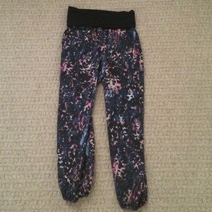 Lulu lemon jogger pants - cool pattern!