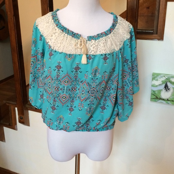 Cute Aqua Lace Accent Top