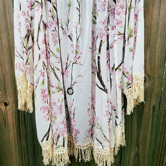 Last 1 Floral kimono - Picture 2 of 4