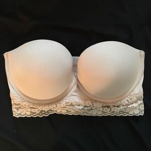 Nude bra with lace