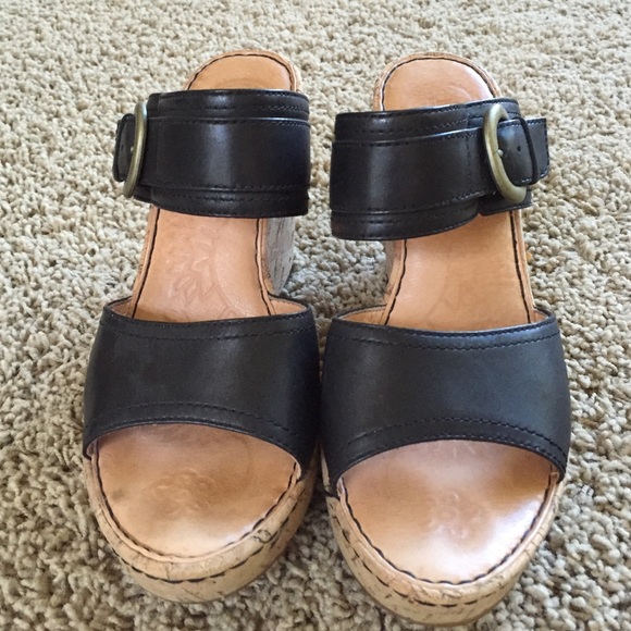 Adorable & even more comfy Born wedges.