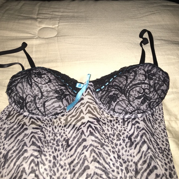 Lingerie - Picture 2 of 3