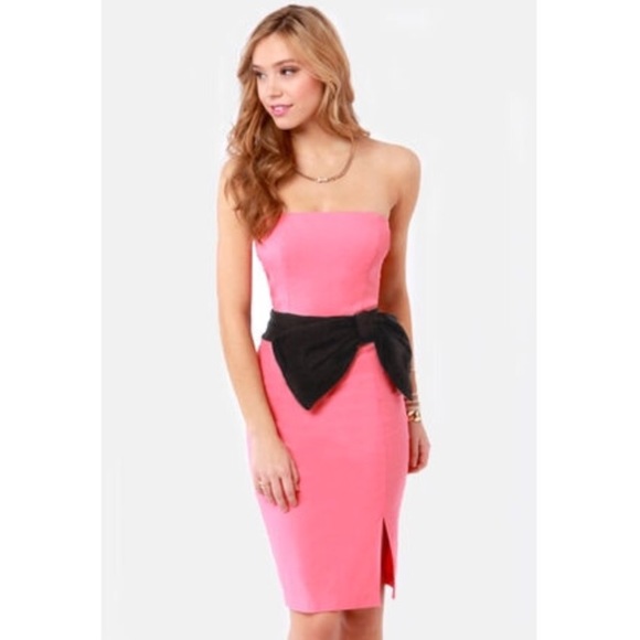 🎀 Side Up Strapless Coral Lulus Dress 🎀