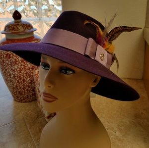 GUCCI purple GG "Trilby" hat with peasant feathers