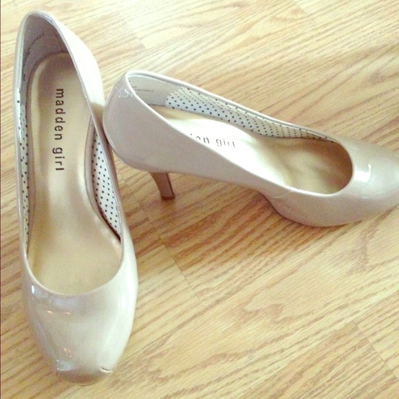 ✳️closet closing sale ✳️ Madden Girl Nude Pumps💕