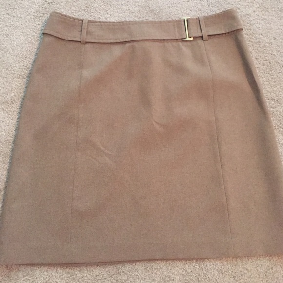 💥 SALE 💥NY & Co. Size 8 tan pencil skirt