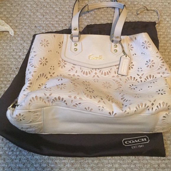 Final reduction 💝Coach Ashley laser cut bag - Picture 3 of 4