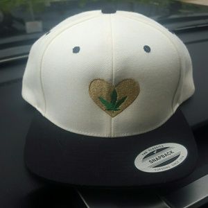 GIVEAWAY🎉🎊Mary Jane hat (snapback )🌴