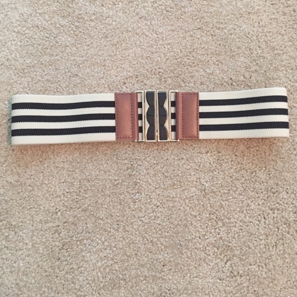 💥 SALE 💥 Tan, black and cream belt