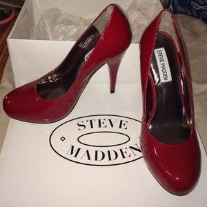 Brand new Steve Madden red pumps