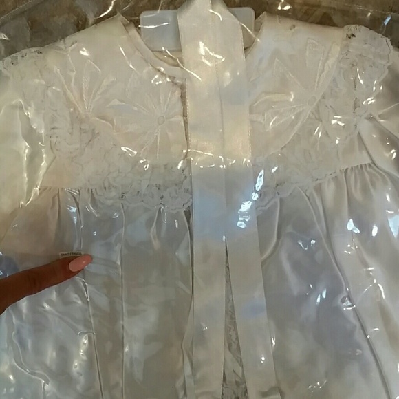 Child's christening gown with Bonnet & socks - Picture 2 of 8