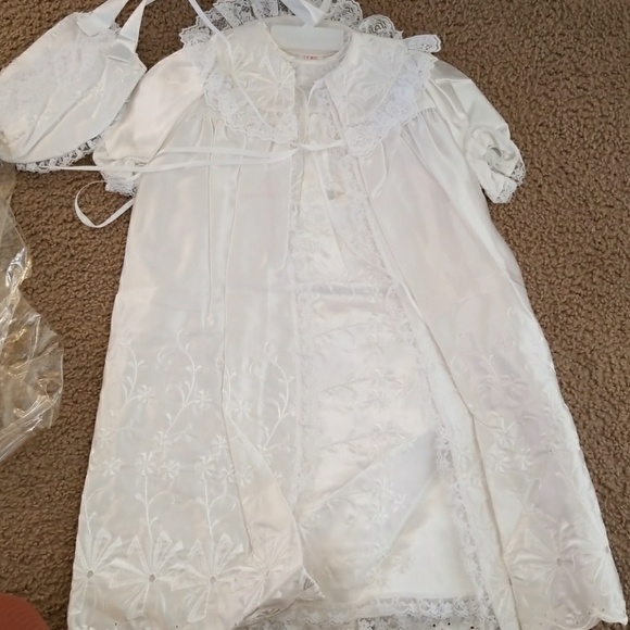 Child's christening gown with Bonnet & socks - Picture 4 of 8