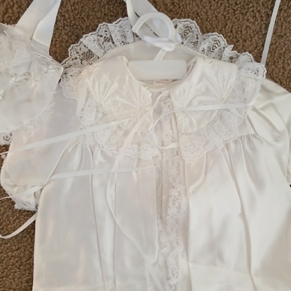 Child's christening gown with Bonnet & socks - Picture 6 of 8