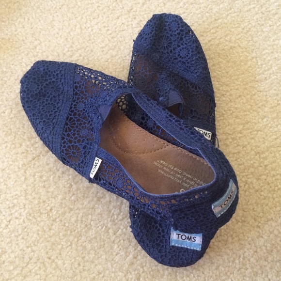 Toms Navy Crochet Classic