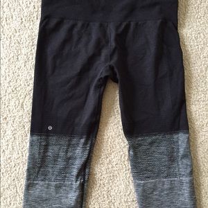 Lululemon Seamlessly Street crops
