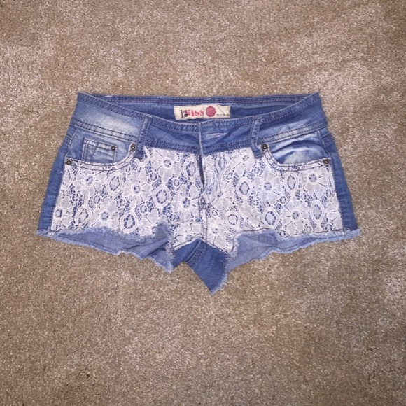 Jean shorts with lace