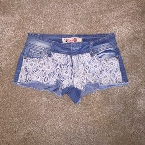 Jean shorts with lace