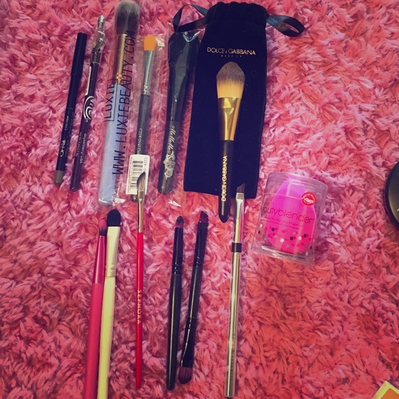 Beauty blender, brushes and eyeliners.