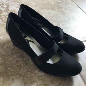 Anne Klein black wedges