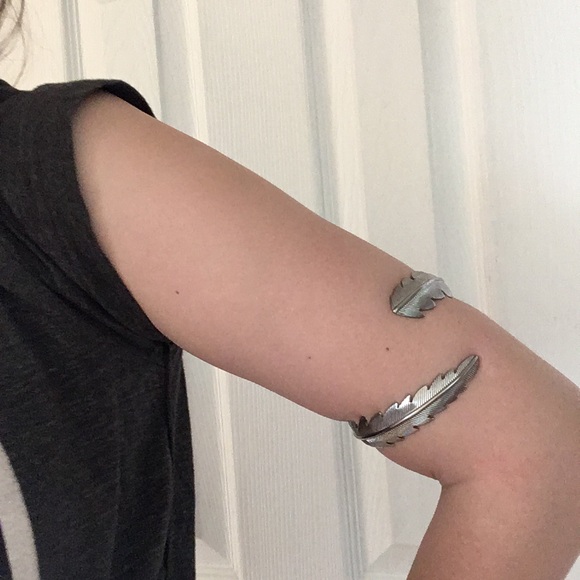 Arm Cuff Feather Silver Tone - Picture 2 of 4