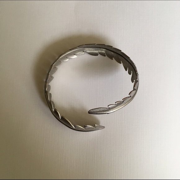 Arm Cuff Feather Silver Tone - Picture 4 of 4