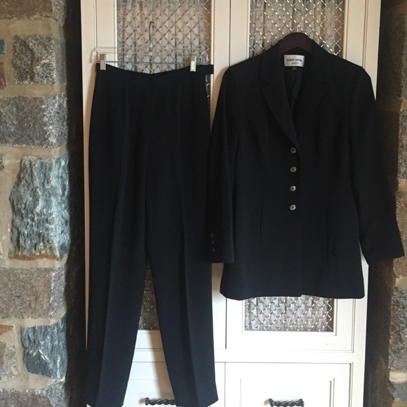 Pant suit