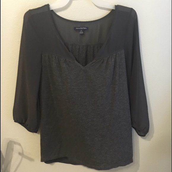 American Eagle Gray V-neck blouse size (small)