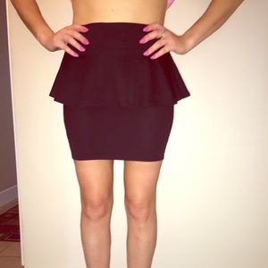 Black pencil skirt with flare! Stretch material💕