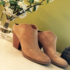 Taupe slip on booties!! 👢