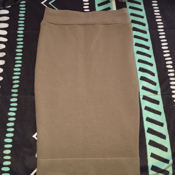 Body fitting skirt
