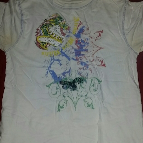 Shirt with dragon on it